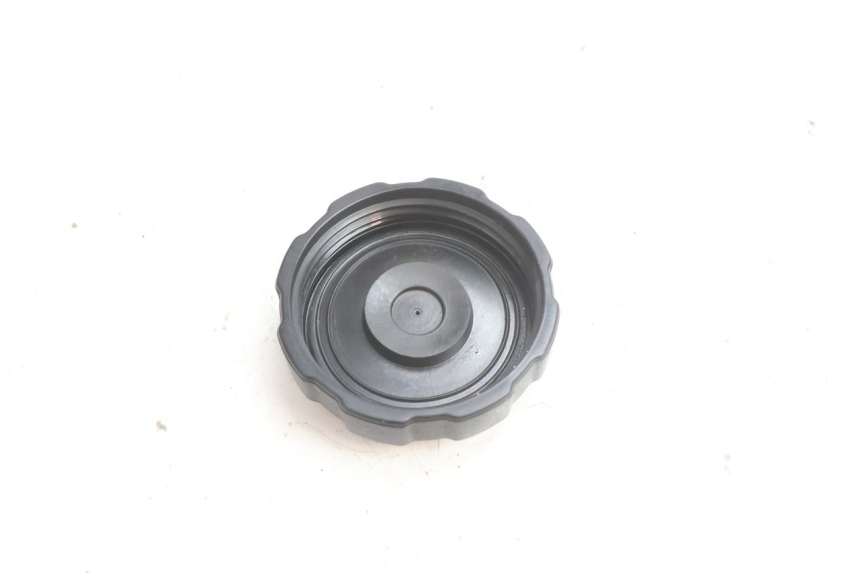 photo de TAPPO SERBATOIO CARBURANTE PEUGEOT SATELIS 125 (2006 - 2009) - Zoom sullo stato d'uso