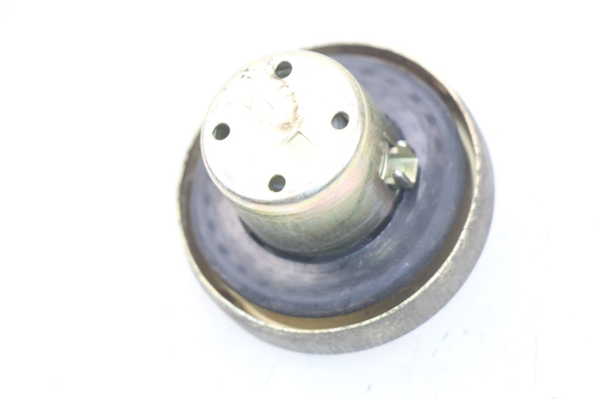 photo de TAPPO SERBATOIO CARBURANTE HONDA SCV LEAD 100 (2003 - 2007) - Zoom sullo stato d'uso