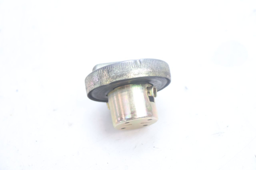 photo de TAPPO SERBATOIO CARBURANTE HONDA SCV LEAD 100 (2003 - 2007) - Zoom sullo stato d'uso
