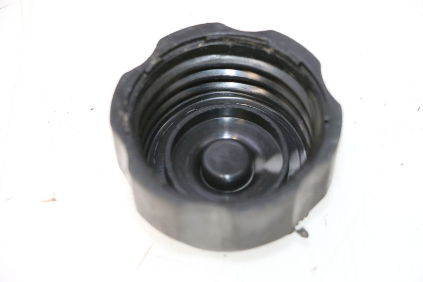 photo de TAPPO SERBATOIO CARBURANTE DERBI SENDA 50 (2003 - 2005) - Dettaglio del componente