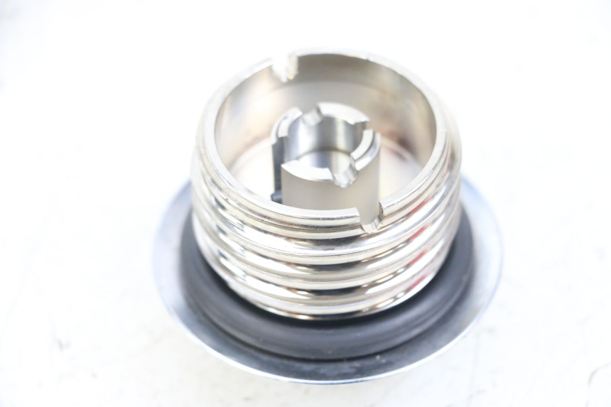 photo de TAPPO SERBATOIO CARBURANTE HARLEY DAVIDSON SPORTSTER XL CUSTOM 1200 (2003 - 2004) - Zoom sullo stato d'uso