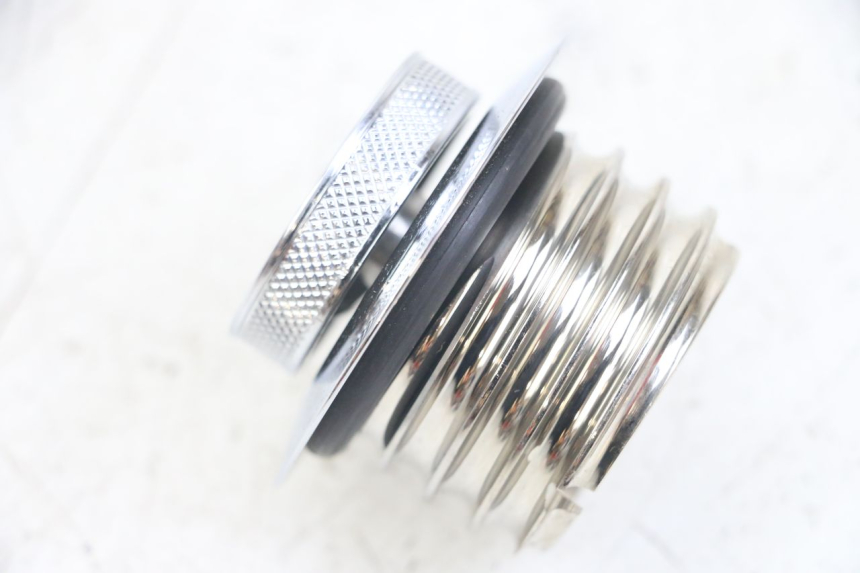 photo de TAPPO SERBATOIO CARBURANTE HARLEY DAVIDSON SPORTSTER XL CUSTOM 1200 (2003 - 2004) - Altra angolazione