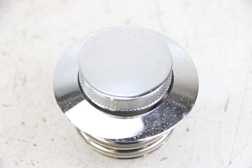 photo de TAPPO SERBATOIO CARBURANTE HARLEY DAVIDSON SPORTSTER XL CUSTOM 1200 (2003 - 2004) - Dettagli dei punti di fissaggio