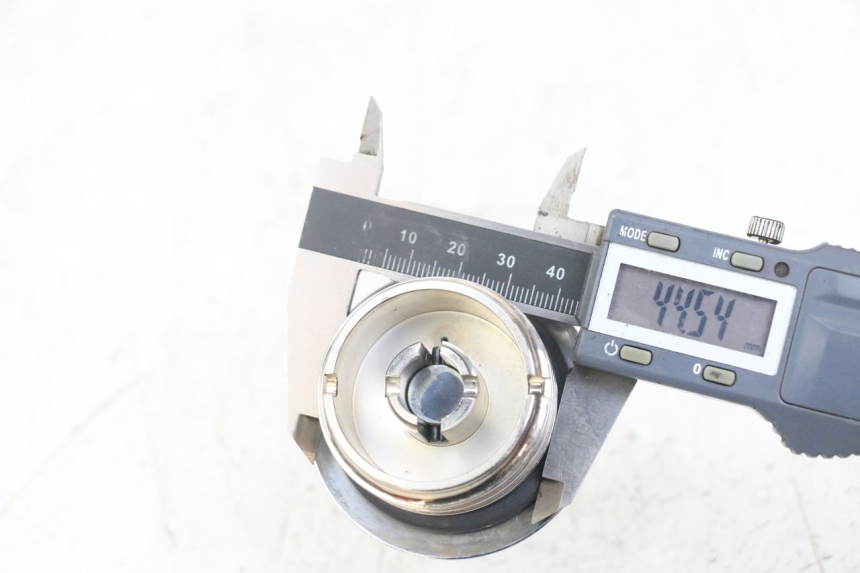 photo de TAPPO SERBATOIO CARBURANTE HARLEY DAVIDSON SPORTSTER XL CUSTOM 1200 (2003 - 2004) - Marcature e riferimenti originali