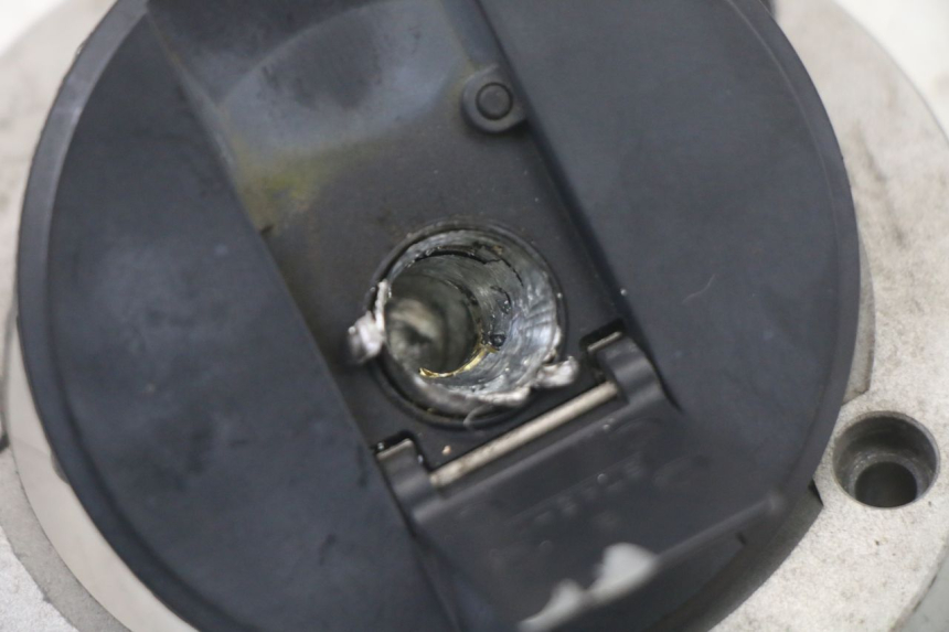 photo de TAPPO SERBATOIO SUZUKI GSX F GSXF 650 (2007 - 2015) - Zoom sullo stato d'uso