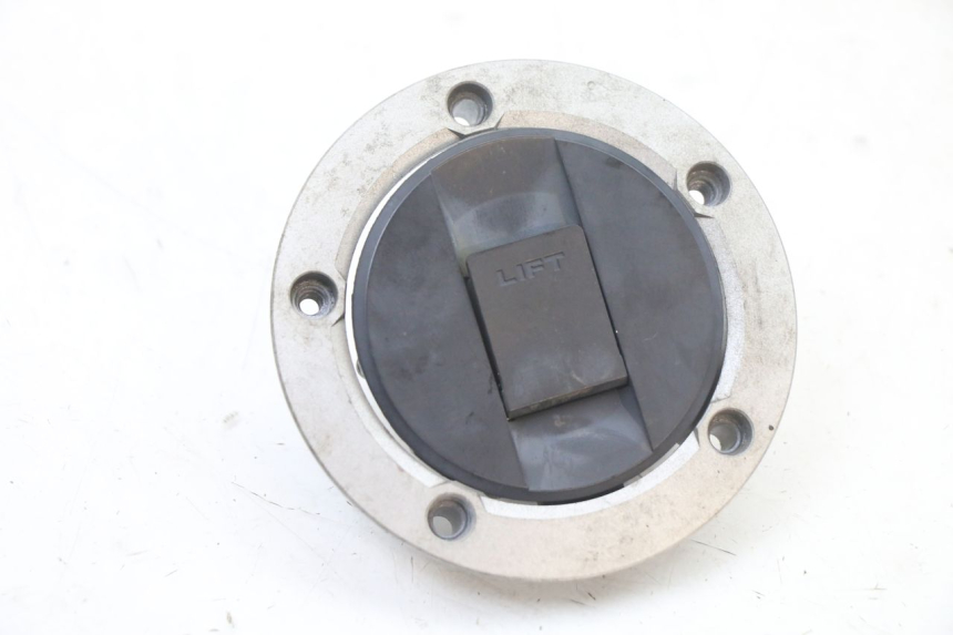 photo de TAPPO SERBATOIO SUZUKI GSX F GSXF 650 (2007 - 2015) - Primo piano tecnico