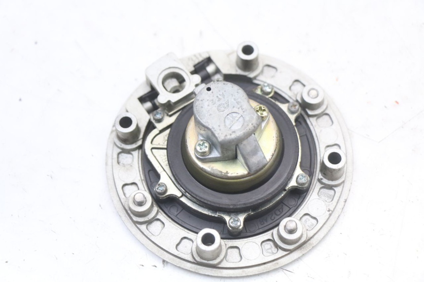 photo de TAPPO SERBATOIO SUZUKI SV S 650 (1999 - 2002) - Stato della superficie e materiale