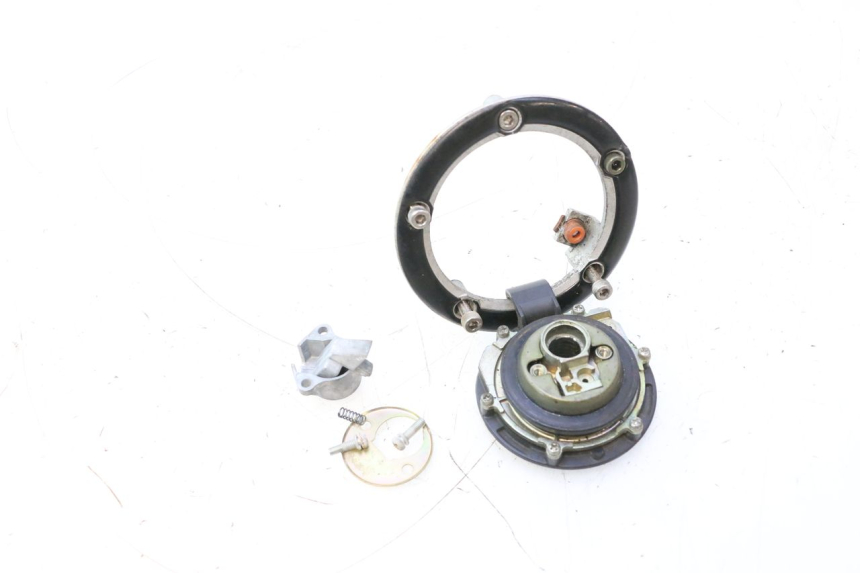 photo de TAPPO SERBATOIO SUZUKI SV S 650 (2003 - 2009) - Zoom sullo stato d'uso