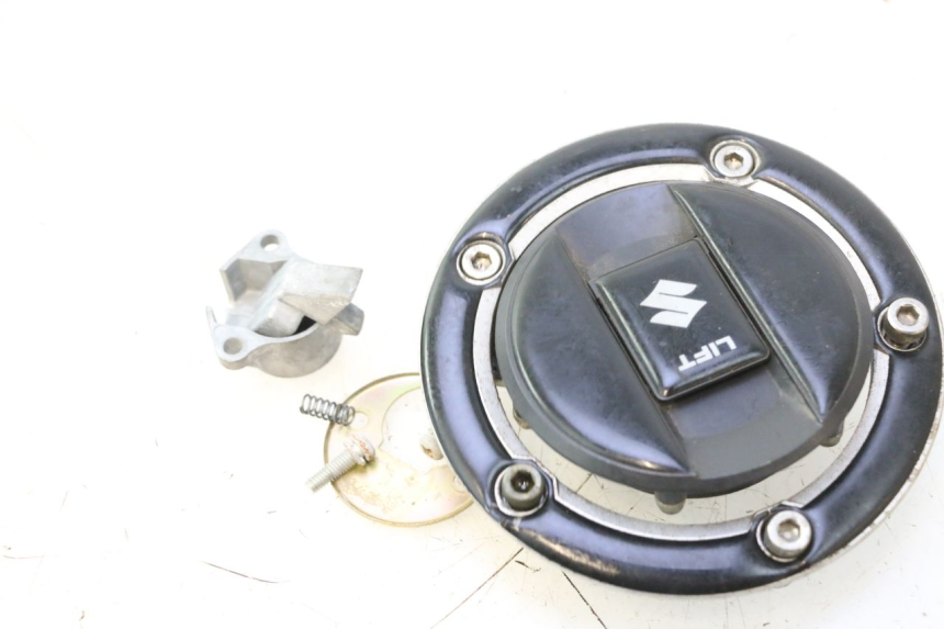 photo de TAPPO SERBATOIO SUZUKI SV S 650 (2003 - 2009) - Dettagli dei punti di fissaggio