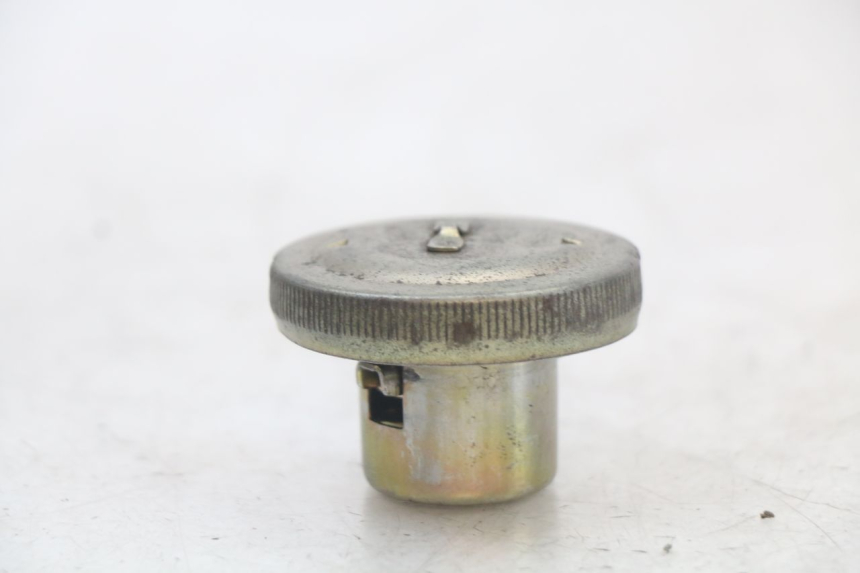 photo de TAPPO SERBATOIO CARBURANTE SYM ORBIT 2 4T 50 (2018 - 2022) - Dettaglio del componente