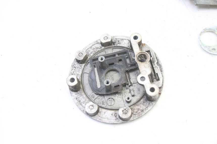 photo de TAPPO SERBATOIO YAMAHA TDR DELTABOX 125 (1997 - 2003) - Primo piano tecnico