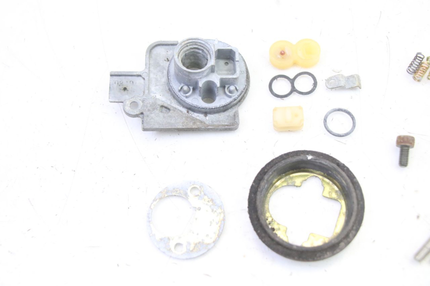 photo de TAPPO SERBATOIO YAMAHA TDR DELTABOX 125 (1997 - 2003) - Dettagli dei punti di fissaggio