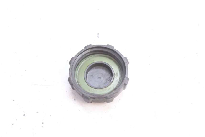 photo de TAPPO SERBATOIO CARBURANTE PIAGGIO VESPA PRIMAVERA 2T 50 (2013 - 2018) - Zoom sullo stato d'uso