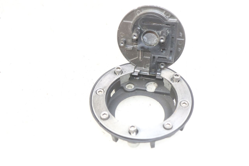 photo de TAPPO SERBATOIO CARBURANTE SYM WOLF SB 125 (2011 - 2018) - Zoom sullo stato d'uso