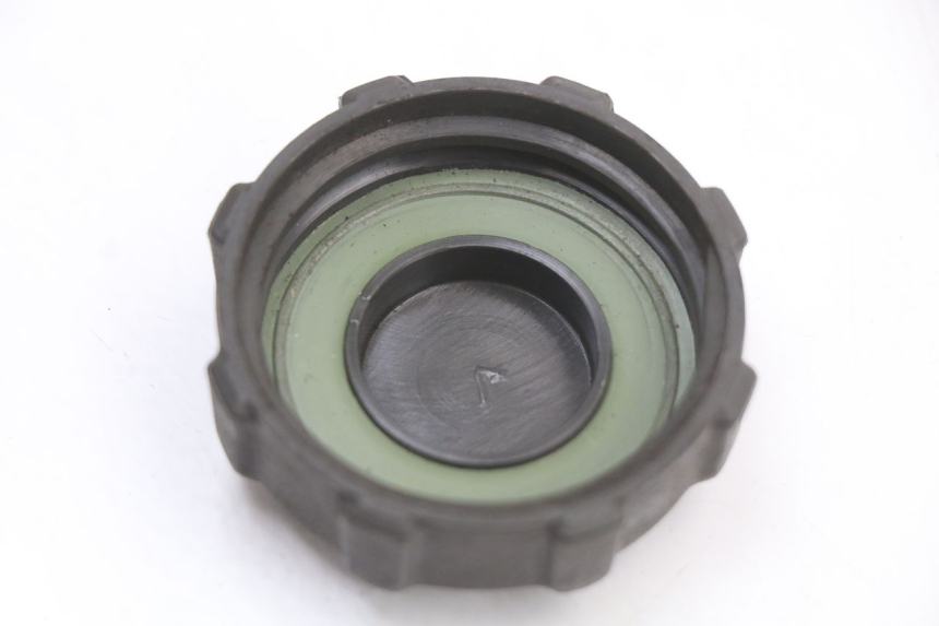 photo de TAPPO SERBATOIO CARBURANTE PIAGGIO X10 125 (2012 - 2017) - Zoom sullo stato d'uso