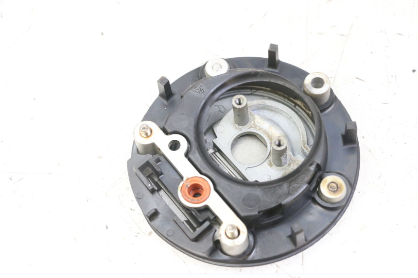 photo de TAPPO SERBATOIO YAMAHA XJ6 ABS 600 (2008 - 2016) - Primo piano tecnico