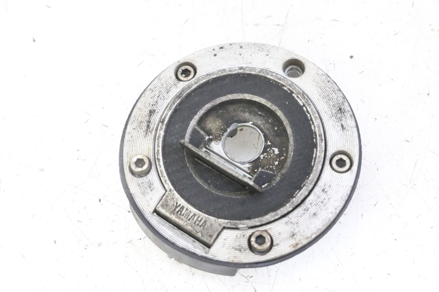 photo de TAPPO SERBATOIO YAMAHA XJ6 ABS 600 (2008 - 2016) - Dettagli dei punti di fissaggio