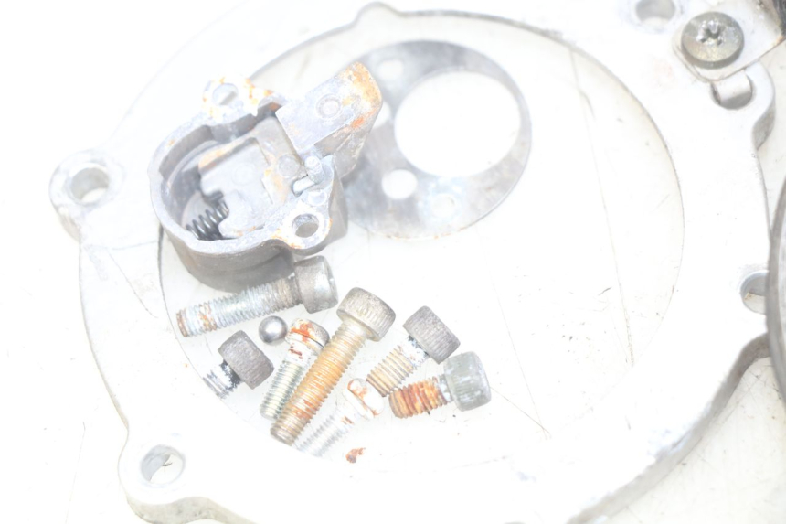 photo de TAPPO SERBATOIO CARBURANTE YAMAHA YZF R1 1000 (2007 - 2008) - Dettagli dei punti di fissaggio