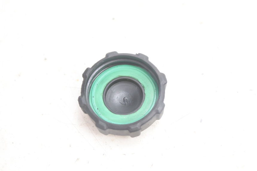 photo de TAPPO SERBATOIO PIAGGIO ZIP IGET 4T 50 (2021 - 2023) - Zoom sullo stato d'uso
