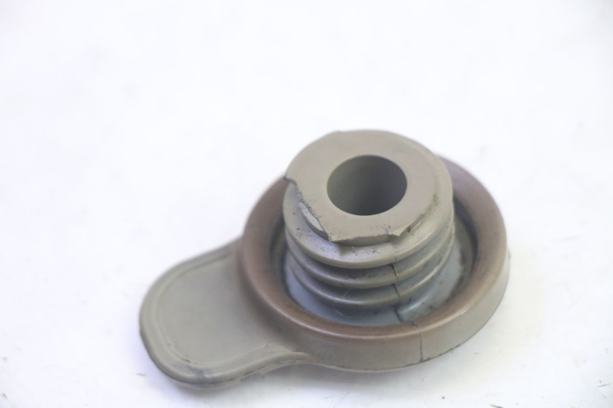 photo de TAPPO SERBATOIO OLIO MBK BOOSTER SPIRIT 50 (2004 - 2017) - Zoom sullo stato d'uso