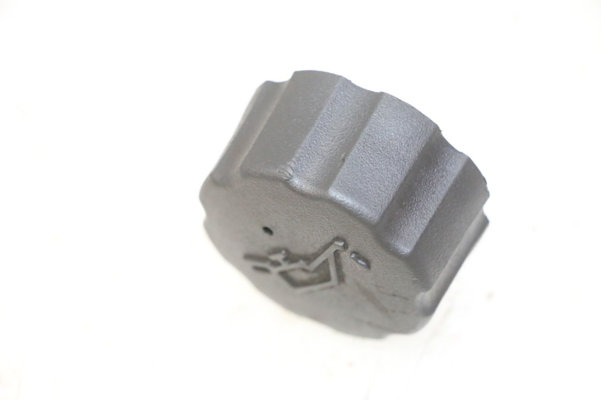 photo de TAPPO SERBATOIO OLIO PEUGEOT ELYSTAR 50 (2002 - 2014) - Zoom sullo stato d'uso