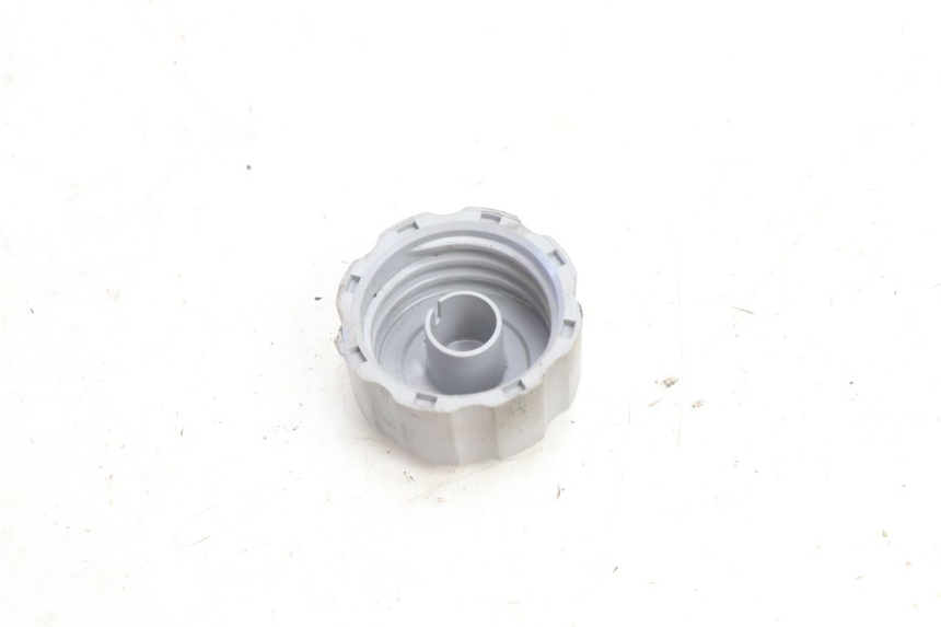 photo de TAPPO SERBATOIO OLIO HONDA FES PANTHEON 2T 125 (1998 - 2002) - Dettaglio del componente