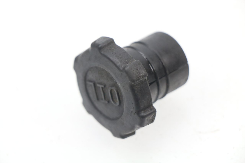 photo de TAPPO SERBATOIO OLIO PIAGGIO FLY 2T 50 (2004 - 2017) - Zoom sullo stato d'uso
