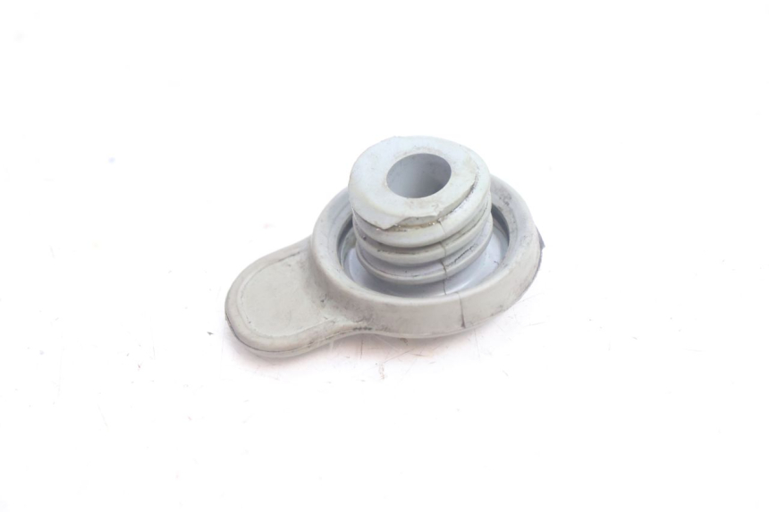 photo de TAPPO SERBATOIO OLIO PEUGEOT KISBEE 2T 50 (2010 - 2017) - Zoom sullo stato d'uso