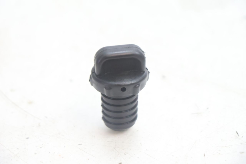 photo de TAPPO SERBATOIO OLIO PEUGEOT KISBEE 2T 50 (2010 - 2017) - Zoom sullo stato d'uso