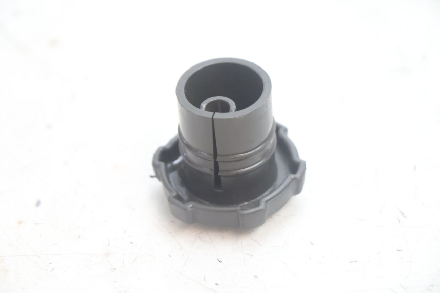 photo de TAPPO SERBATOIO OLIO PIAGGIO LIBERTY 50 (1998 - 2003) - Altra angolazione