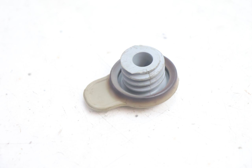 photo de TAPPO SERBATOIO OLIO MBK MACH G AC 50 (2002 - 2014) - Zoom sullo stato d'uso