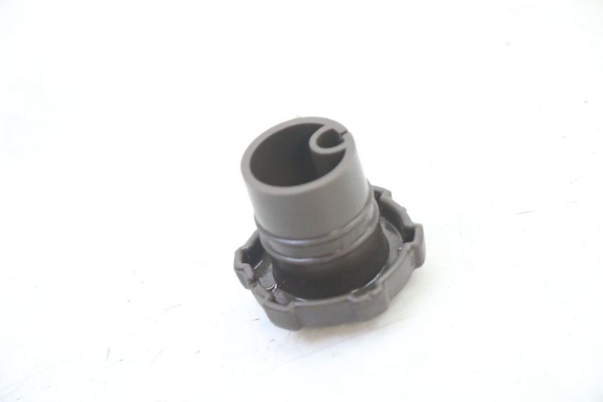 photo de TAPPO SERBATOIO OLIO PIAGGIO NRG POWER PUREJET 50 (2018 - 2021) - Zoom sullo stato d'uso