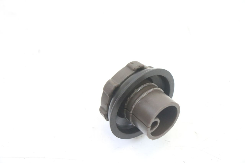 photo de TAPPO SERBATOIO OLIO PIAGGIO NRG POWER PUREJET 50 (2018 - 2021) - Zoom sullo stato d'uso