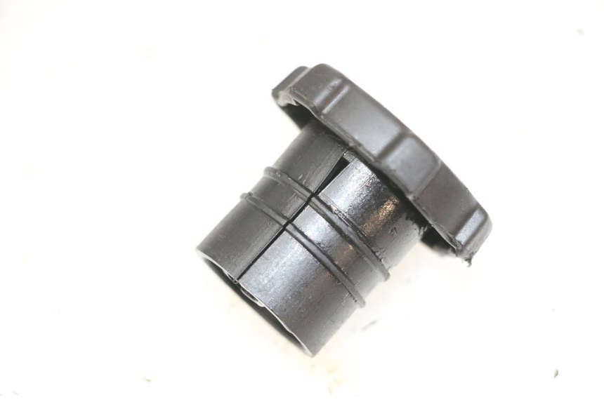 photo de TAPPO SERBATOIO OLIO PIAGGIO FLY 2T 50 (2004 - 2017) - Zoom sullo stato d'uso