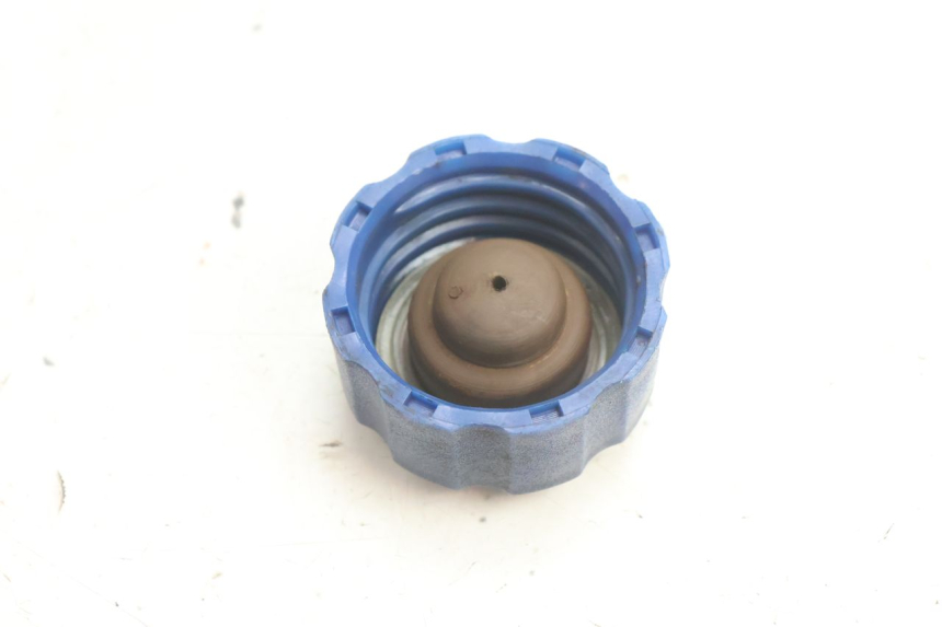 photo de TAPPO SERBATOIO OLIO PEUGEOT SATELIS 125 (2006 - 2009) - Zoom sullo stato d'uso
