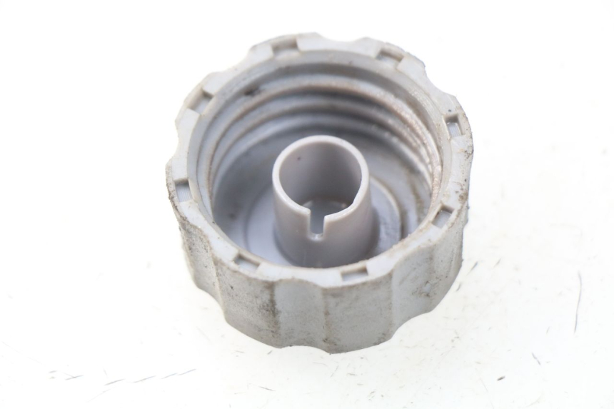 photo de TAPPO SERBATOIO OLIO HONDA SJ BALI 50 (1996 - 1999) - Dettaglio del componente