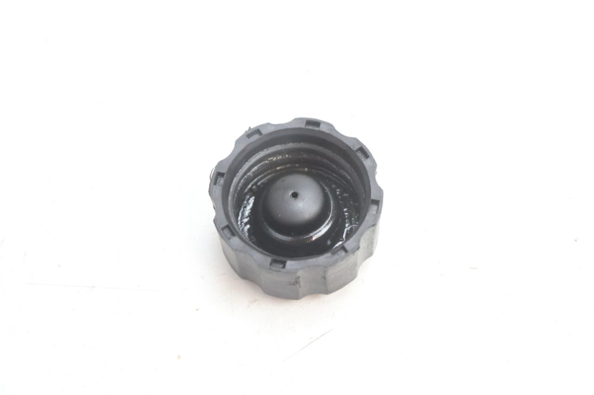 photo de TAPPO SERBATOIO OLIO PEUGEOT SPEEDFIGHT 2 AC 50 (2000 - 2009) - Zoom sullo stato d'uso