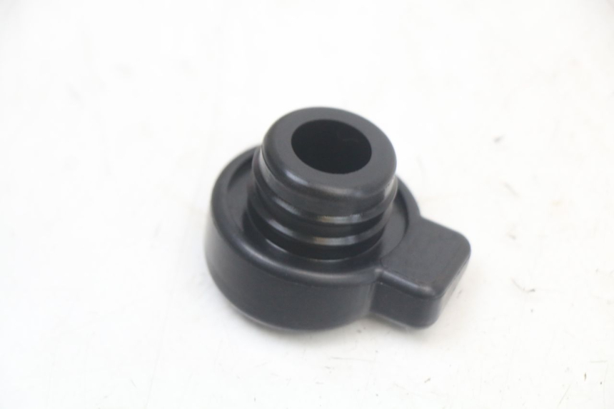 photo de TAPPO SERBATOIO OLIO APRILIA SR MOTARD 50 (2012 - 2018) - Zoom sullo stato d'uso