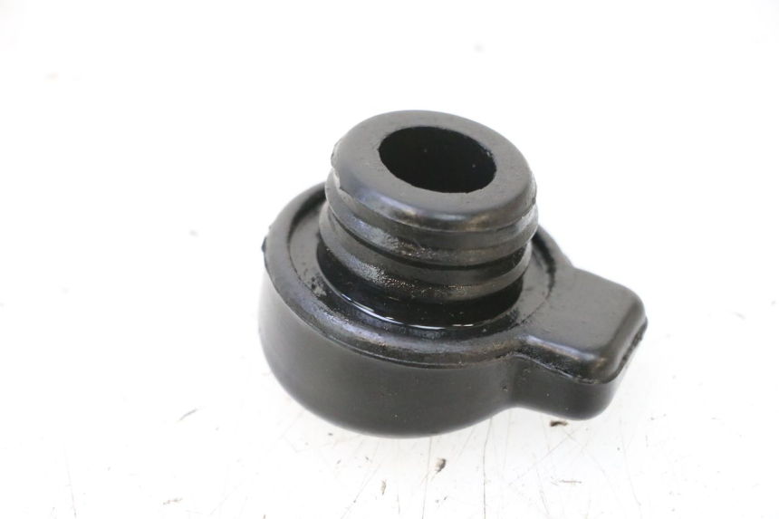 photo de TAPPO SERBATOIO OLIO APRILIA SR MOTARD 50 (2012 - 2018) - Zoom sullo stato d'uso