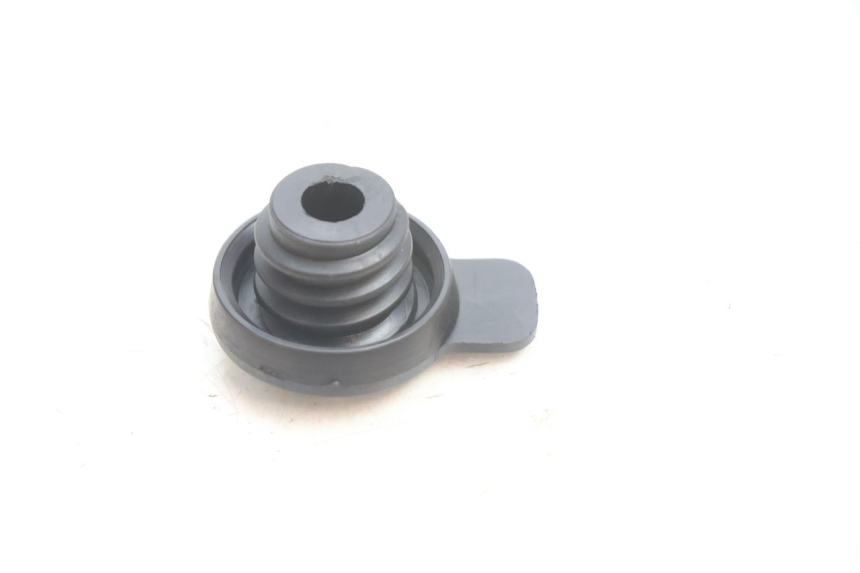 photo de TAPPO SERBATOIO OLIO KYMCO SUPER 8 2T 50 (2007 - 2013) - Altra angolazione