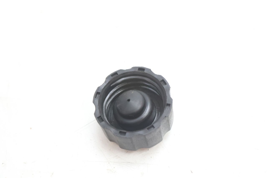photo de TAPPO SERBATOIO OLIO PEUGEOT TREKKER 50 (1995 - 2004) - Zoom sullo stato d'uso