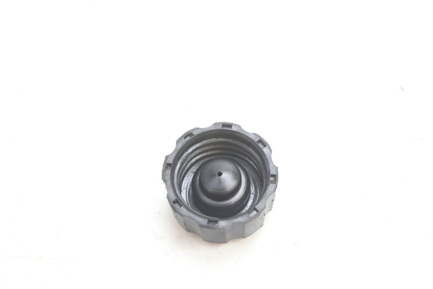 photo de TAPPO SERBATOIO OLIO PEUGEOT TREKKER 50 (1995 - 2004) - Zoom sullo stato d'uso