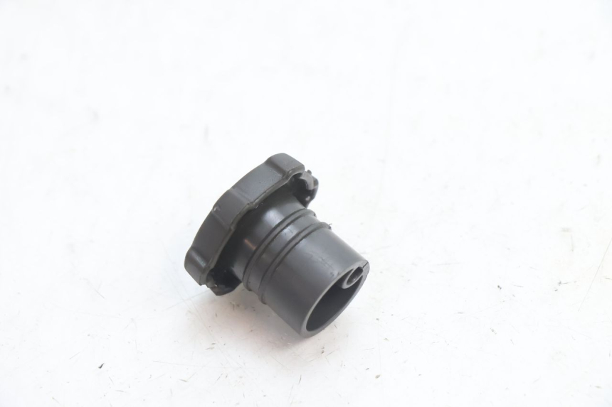 photo de TAPPO SERBATOIO OLIO PIAGGIO TYPHOON 50 (2000 - 2009) - Zoom sullo stato d'uso