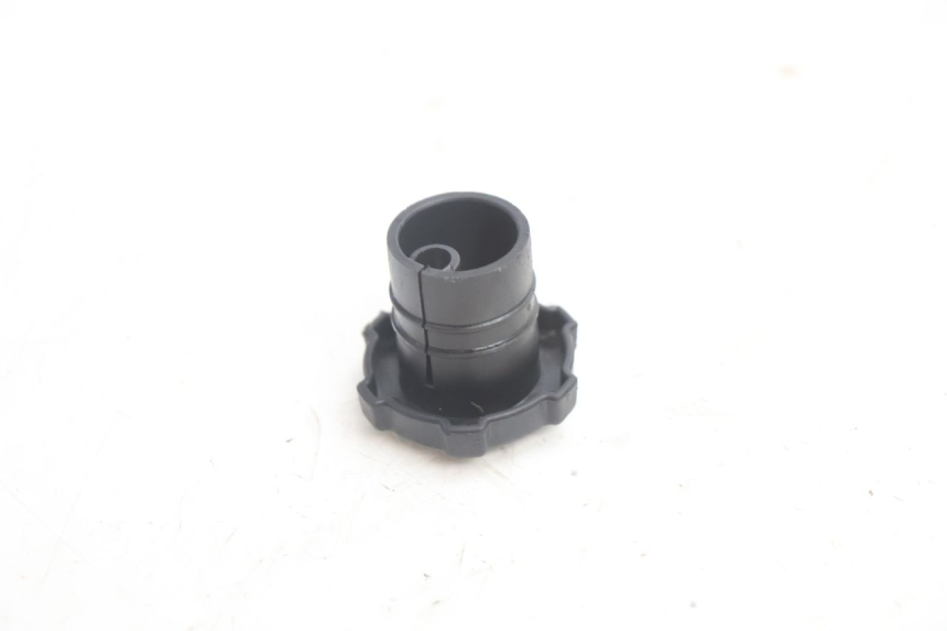 photo de TAPPO SERBATOIO OLIO PIAGGIO TYPHOON 50 (2000 - 2009) - Zoom sullo stato d'uso