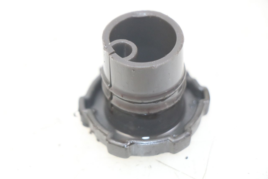 photo de TAPPO SERBATOIO OLIO PIAGGIO VESPA PRIMAVERA 2T 50 (2013 - 2018) - Zoom sullo stato d'uso