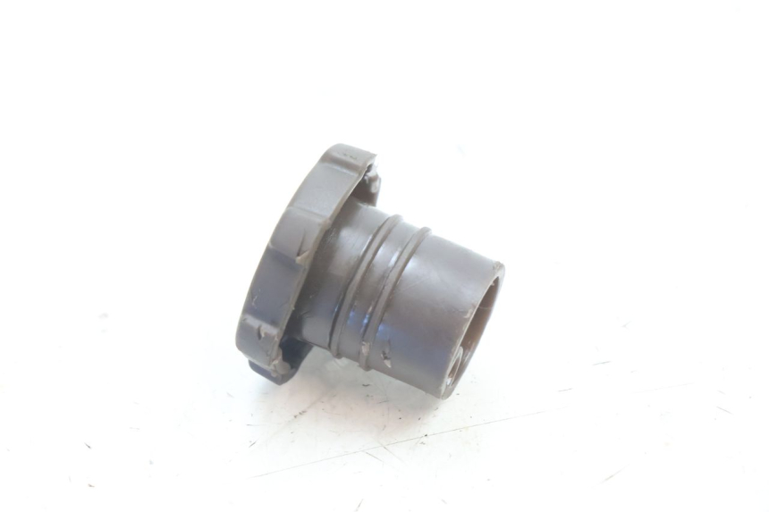 photo de TAPPO SERBATOIO OLIO PIAGGIO VESPA PRIMAVERA 2T 50 (2013 - 2018) - Zoom sullo stato d'uso