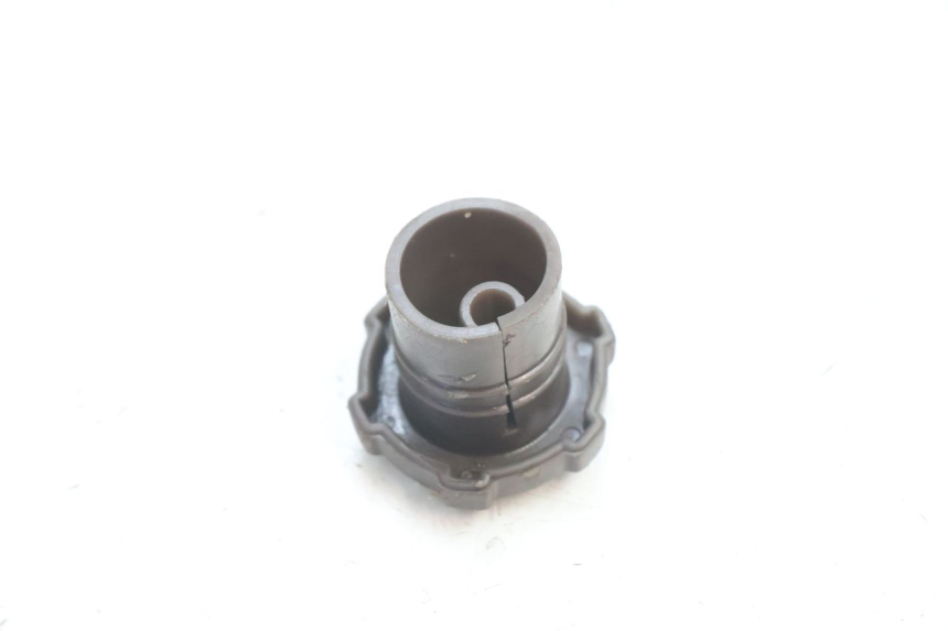 photo de TAPPO SERBATOIO OLIO PIAGGIO VESPA PRIMAVERA 2T 50 (2013 - 2018) - Altra angolazione