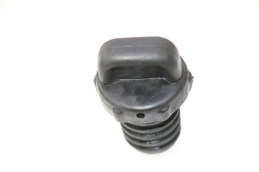 photo de TAPPO SERBATOIO OLIO PEUGEOT VIVACITY NEW 2T 50 (2008 - 2017) - Zoom sullo stato d'uso