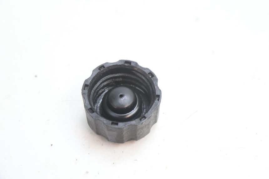 photo de TAPPO SERBATOIO OLIO PEUGEOT VIVACITY 50 (1998 - 2003) - Zoom sullo stato d'uso