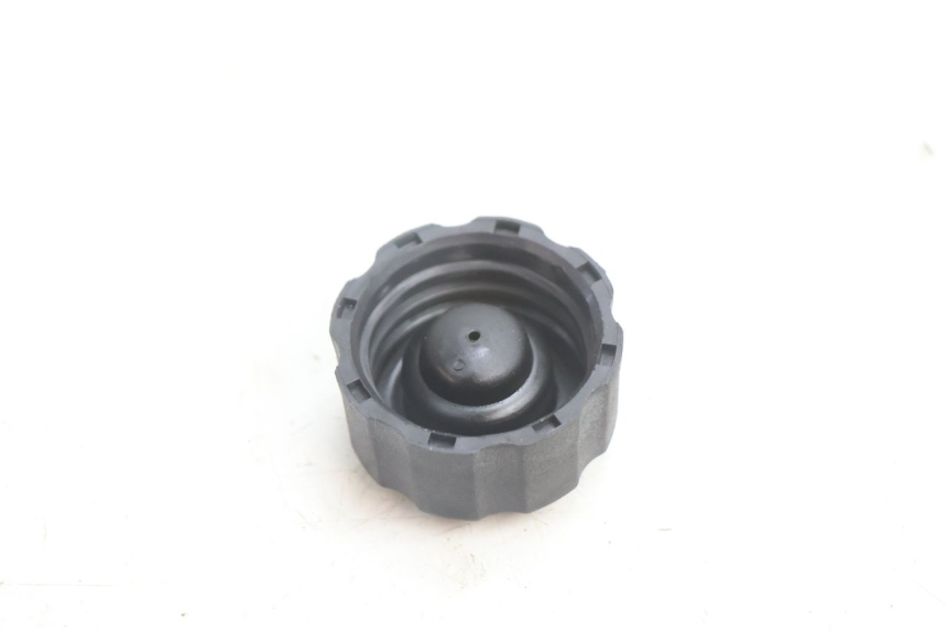 photo de TAPPO SERBATOIO OLIO PEUGEOT VIVACITY 50 (2004 - 2009) - Zoom sullo stato d'uso